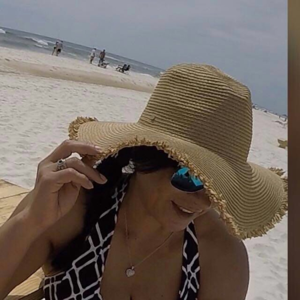 Meet your Posher, Alma